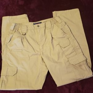 34x34 officers khaki pants 8 pockets. Nwot
